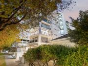 Stunning apartment in boutique complex!