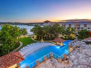 STUNNING APARTMENT WITH INCREDIBLE VIEWS. THE BENCHMARK