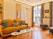 Stunning apartment with south facing balcony in prized...