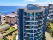 Stunning CBD Apartment with Lake views!