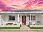 Stunning Cottage Close to CBD