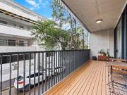 STUNNING DESIGNER FULLY FURNISHED 1 BEDROOM APARTMENT IN...