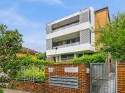 Stunning Dual Level Penthouse in The Exclusive Redmire...