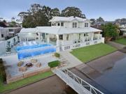 Stunning elegance of Hamptons, on the waterfront