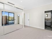 STUNNING EXECUTIVE APARTMENT!