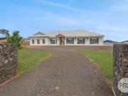 Stunning Family Home + Brand New Shed on 1.01 Hectares...
