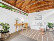 Stunning freestanding house in parkside position with...