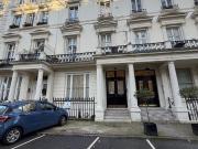 Stunning High Ceiling Studio, Prime W2 Location