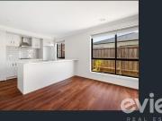 Stunning Home for a small family in Truganina!