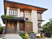 Stunning Home with Laguna de Bay and the Makati Skyline...