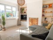 Stunning Home With Sunny Balcony Bills Inc