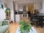 Stunning homely period 2 bed & flat private garden