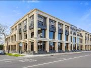 Stunning Large 3 Bedroom Apartment