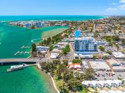 Stunning Luxury Apartment Only Meters to The Waterfront!