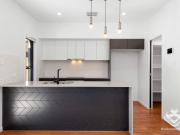 Stunning Luxury Townhouse For Lease