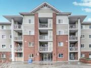 Stunning Modern Bright Spacious Condo Family Friendly Area