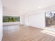 Stunning Modern Large 3 Bedroom Townhouse Apartment