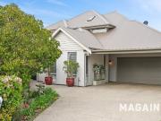 Stunning Modern Oasis with Pool & Entertainer's...