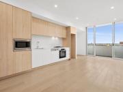 STUNNING NEAR NEW APARTMENT HIGH LEVEL WITH VIEW &...