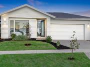 Stunning Near New Hudson Ridge Home – Modern Living with...