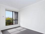 Stunning Near New Townhouse Opposite Parkland | 10...