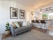 STUNNING ONE BEDROOM APARTMENT