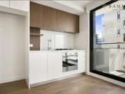 Stunning One Bedroom in South Yarra: Natural Light &...