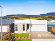Stunning Palm Springs Inspired Home with Escarpment Views Stunning Palm Springs Inspired Home with Escarpment Views