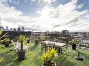 Stunning Penthouse Surrounded by gardens, MCG & Moments...
