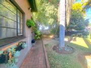 STUNNING PROPERTY IN CAPITAL PARK 2 HOUSES FOR THE PRICE...