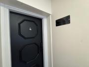 Stunning Refurbished 2 Bed Apartment LS19