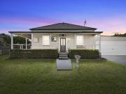 Stunning renovated Hunter Valley cottage in sought after...
