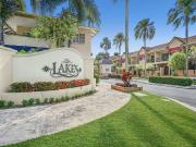 STUNNING RESORT STYLE LIVING CITY FRINGE LOCATION