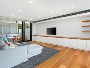 Stunning Seaside Apartment With Large Terrace & Lift...