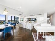 Stunning Home With Breathtaking Water Views 3 Mins Walk...