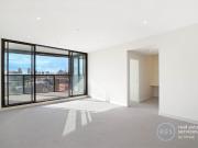 Stunning & Spacious 2 Bedroom Apartment + Parking in...