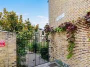 Stunning, Spacious 2 double bedrooms flat