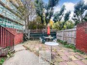 Stunning split level 3 bed with private garden