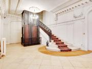 Stunning studio Champs Elysées