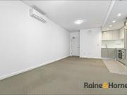 Stunning Sunlit One Bedroom Apartment with Study in Ryde