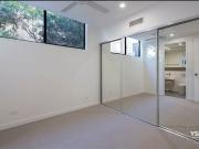 Stunning Top Floor 3 Bedroom Apartment in Newmarket!