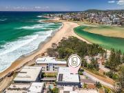 Stunning Top Floor Apartment with Channel & Fireworks...