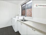 STUNNING TOP FLOOR FLAT