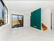Stunning townhouse, located near train station!