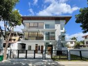 Stunning Tri Level House For Sale in Hillsborough...