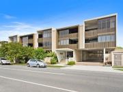 STUNNING TWO BEDROOM APARTMENT IN SOUGHT AFTER LOCATION STUNNING TWO BEDROOM APARTMENT IN SOUGHT AFTER LOCATION