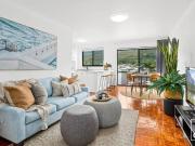 STUNNING TWO BEDROOM APARTMENT NESTLED BETWEEN BEACH &...