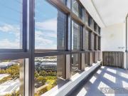 STUNNING VIEW & SPACIOUS LUXURY URBAN LIVING