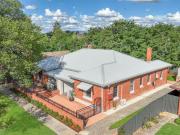 STUNNINGLY RENOVATED CBD COTTAGE