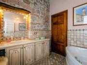 Stupenda tenuta con parco piscina campo da tennis sulle...